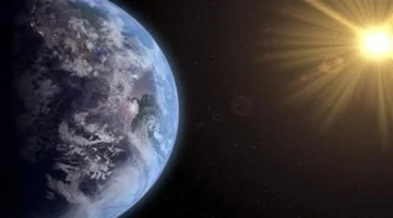 الكويكب القريب من الأرض يختبئ خلف صخور فضائية ويثير جدلاً حول خطر الاصطدام المحتمل